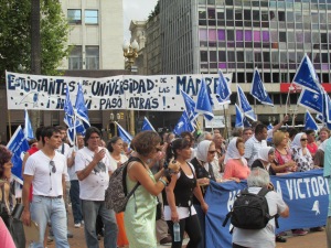 The larger crowd with the ´Mothers of the Disappeared´in the front row.