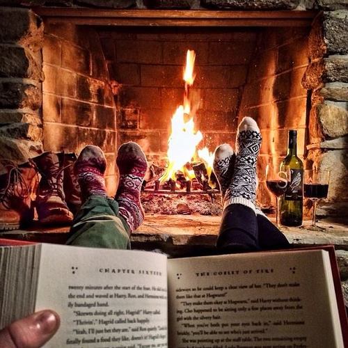 book-couple-fireplace-love-Favim.com-1531261